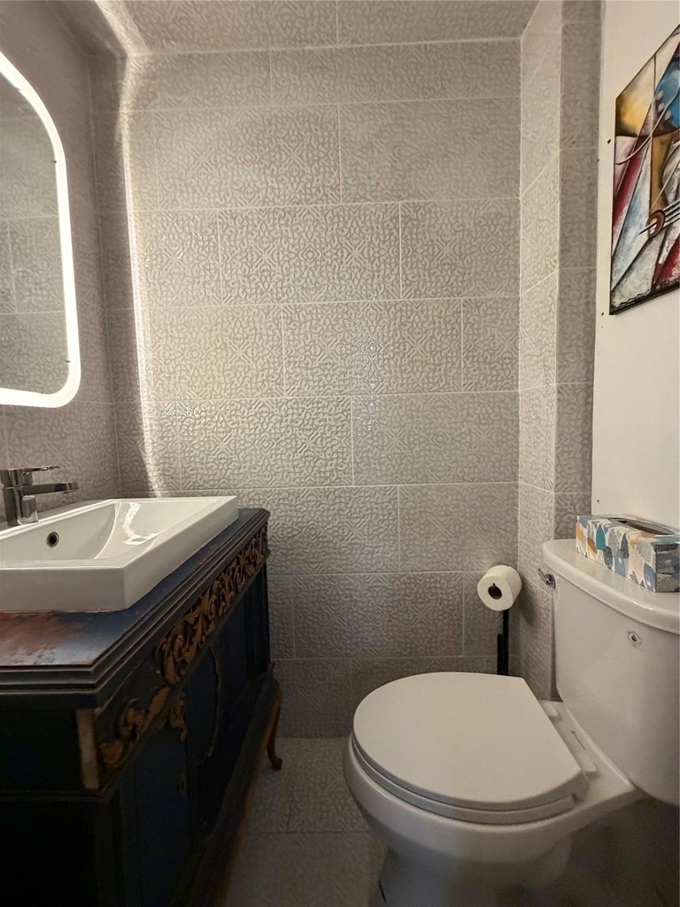 402 Hyde Park Boulevard - Photo 5