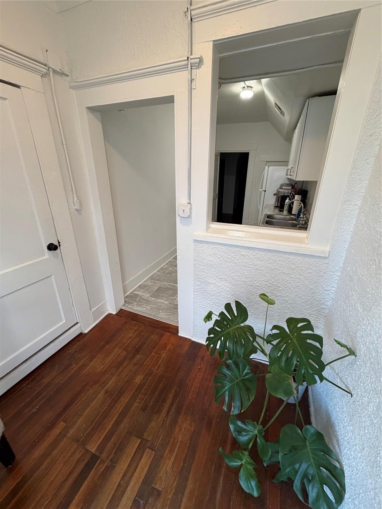 402 Hyde Park Boulevard - Photo 30