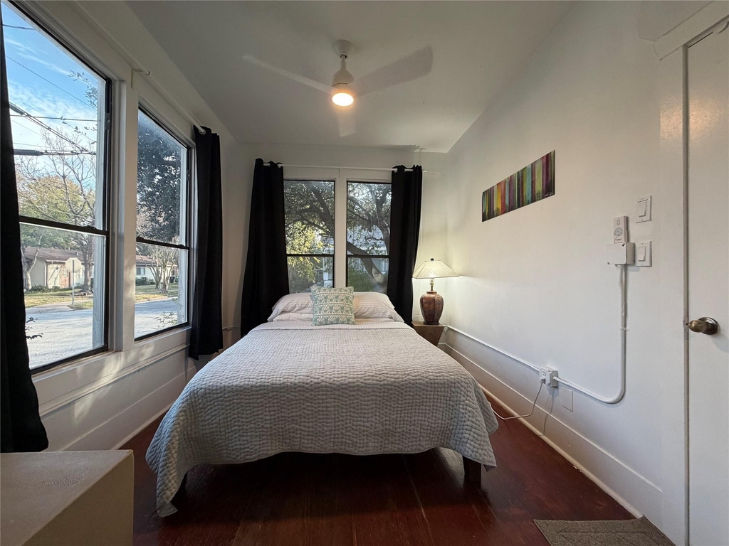 402 Hyde Park Boulevard - Photo 22