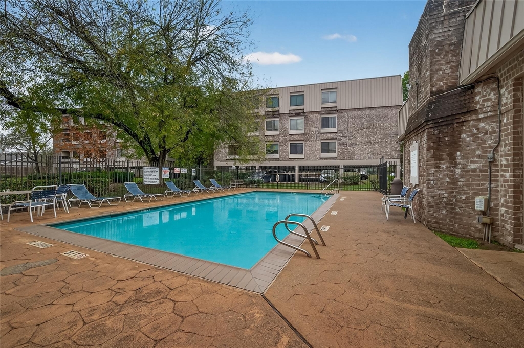 2211 S Braeswood Boulevard - Photo 33