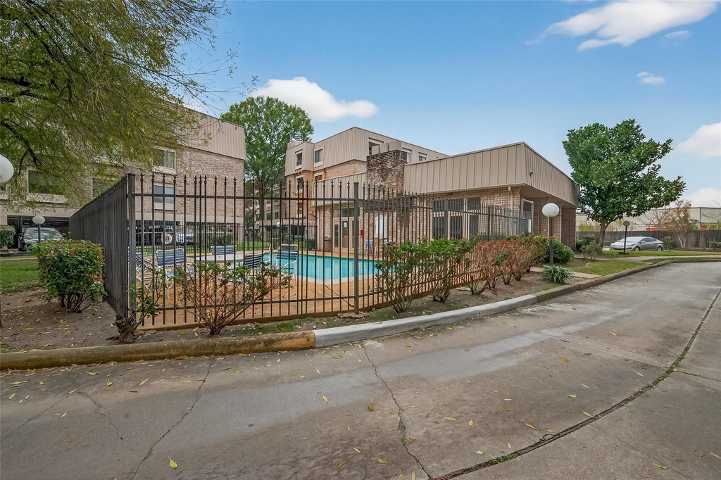 2211 S Braeswood Boulevard - Photo 30