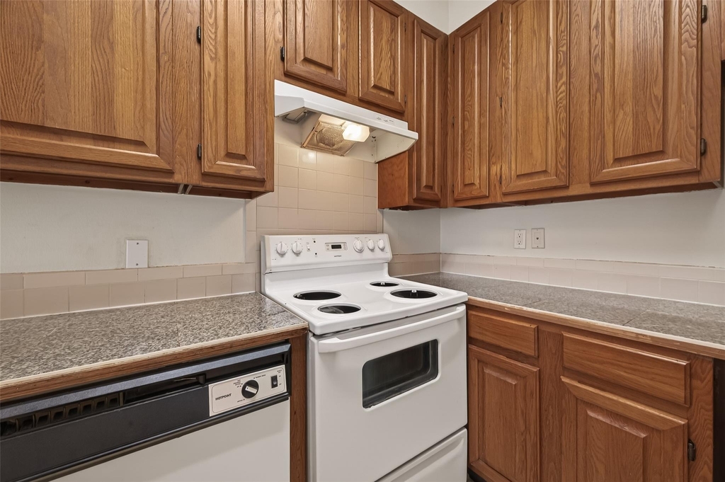 2211 S Braeswood Boulevard - Photo 11