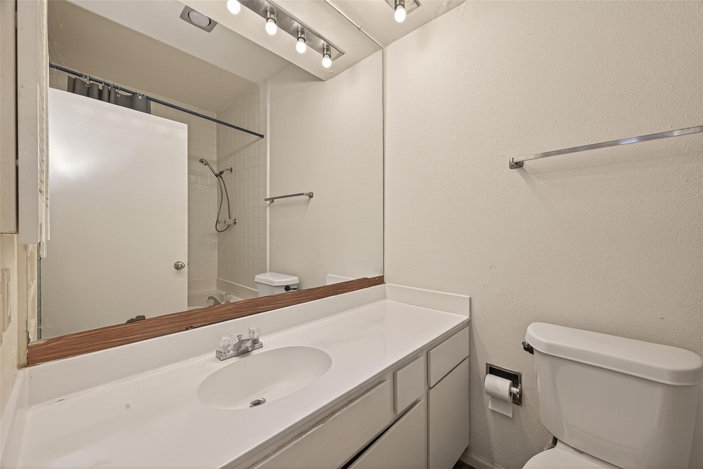 2211 S Braeswood Boulevard - Photo 15