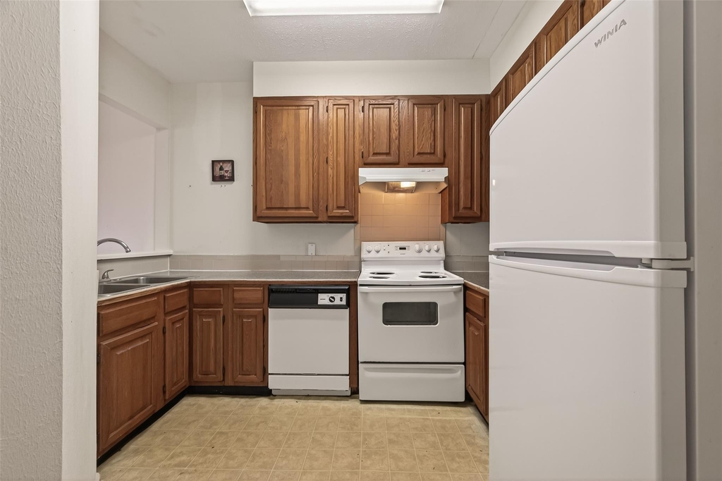 2211 S Braeswood Boulevard - Photo 5
