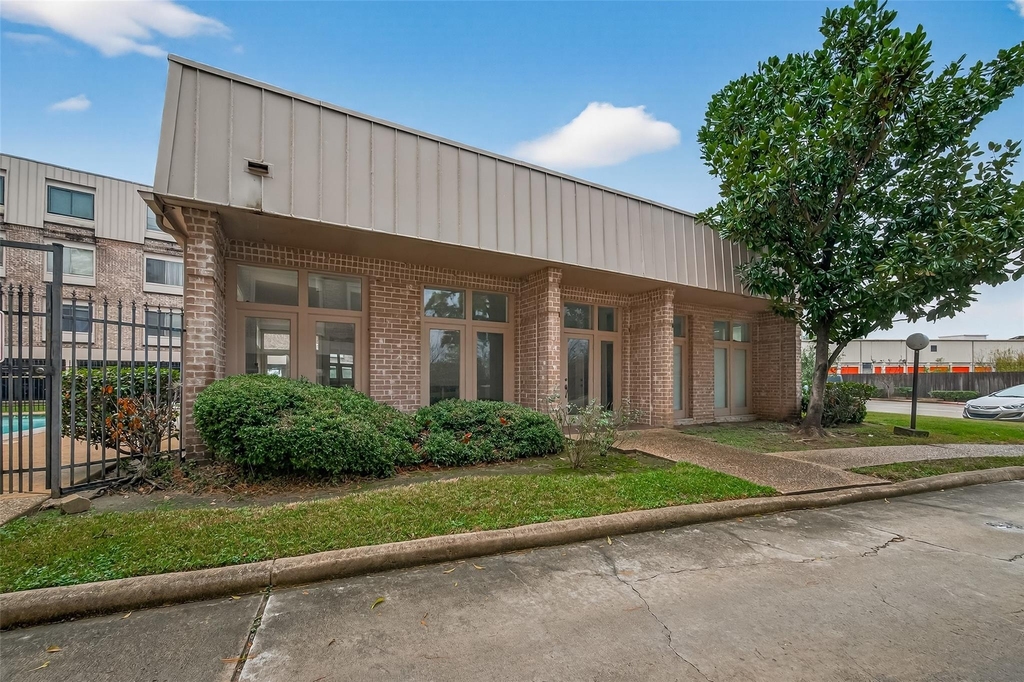 2211 S Braeswood Boulevard - Photo 29