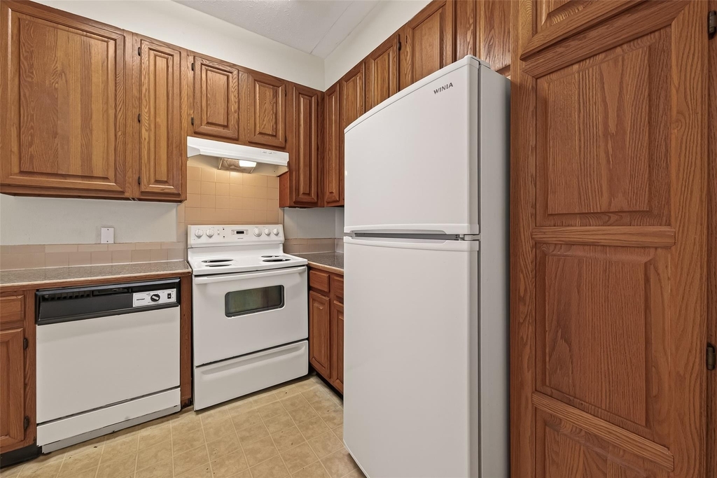 2211 S Braeswood Boulevard - Photo 6