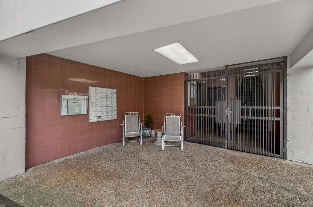 2211 S Braeswood Boulevard - Photo 31