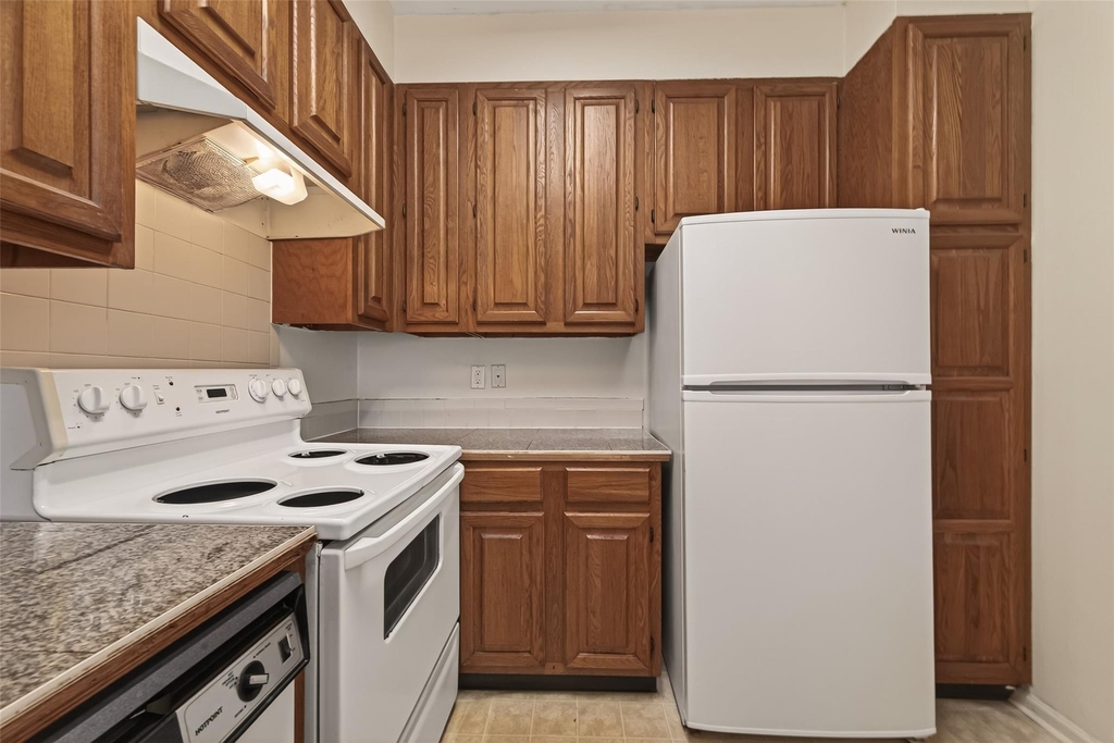 2211 S Braeswood Boulevard - Photo 9