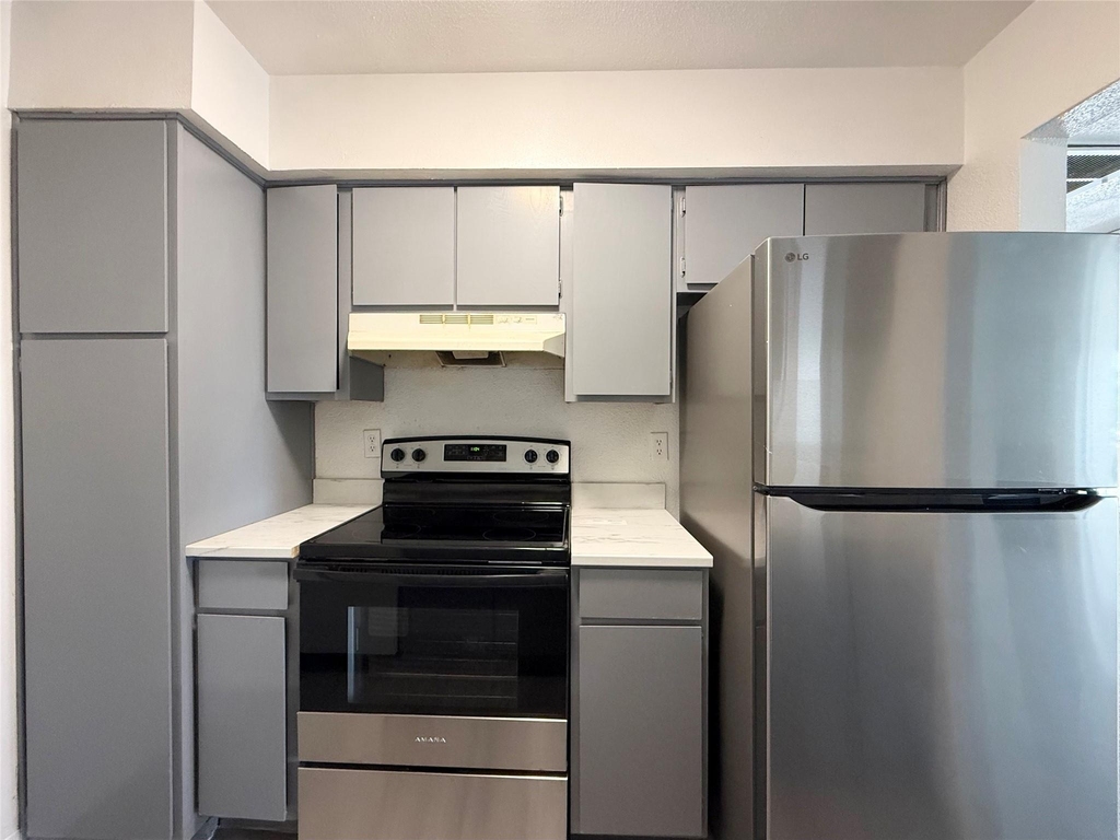 2822 S Bartell Drive - Photo 4