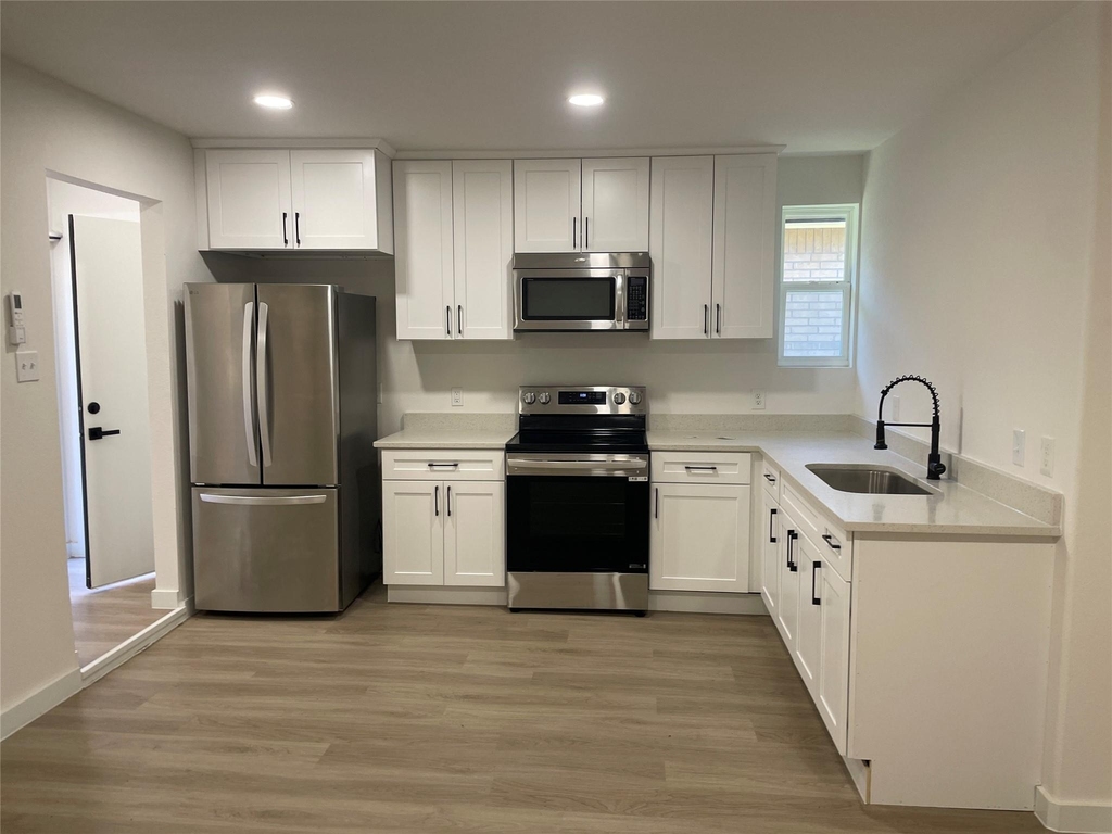 5602 Circlegate Drive - Photo 2