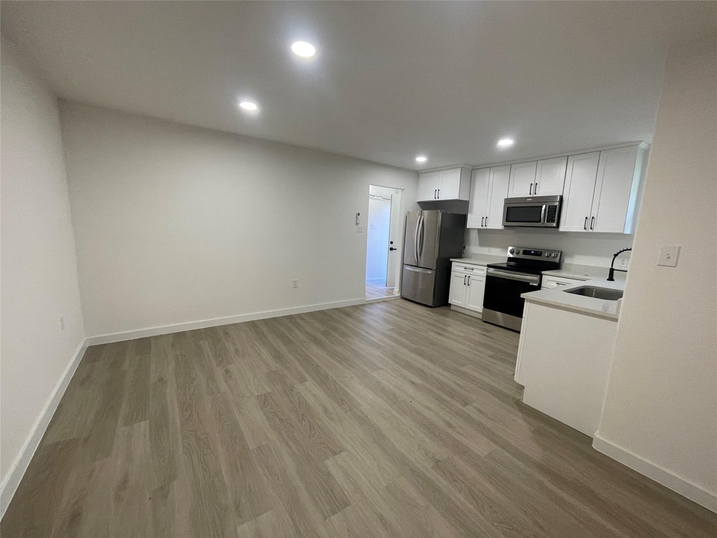5602 Circlegate Drive - Photo 3