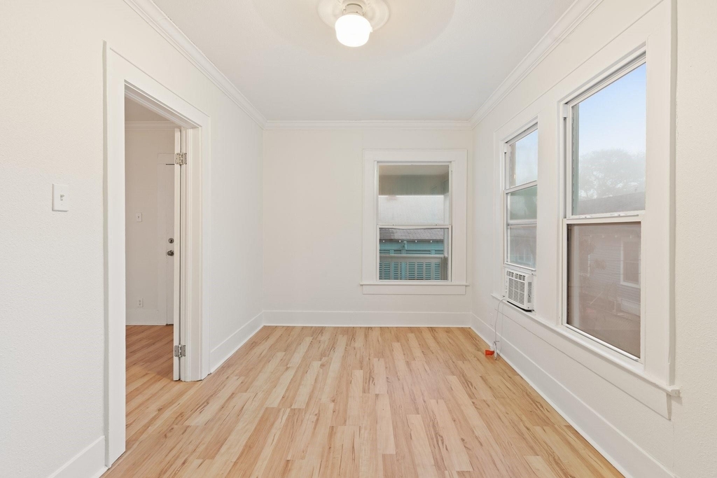 4728 Avenue R 1/2 - Photo 8