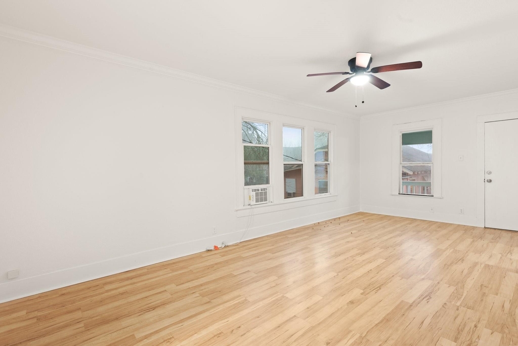 4728 Avenue R 1/2 - Photo 5