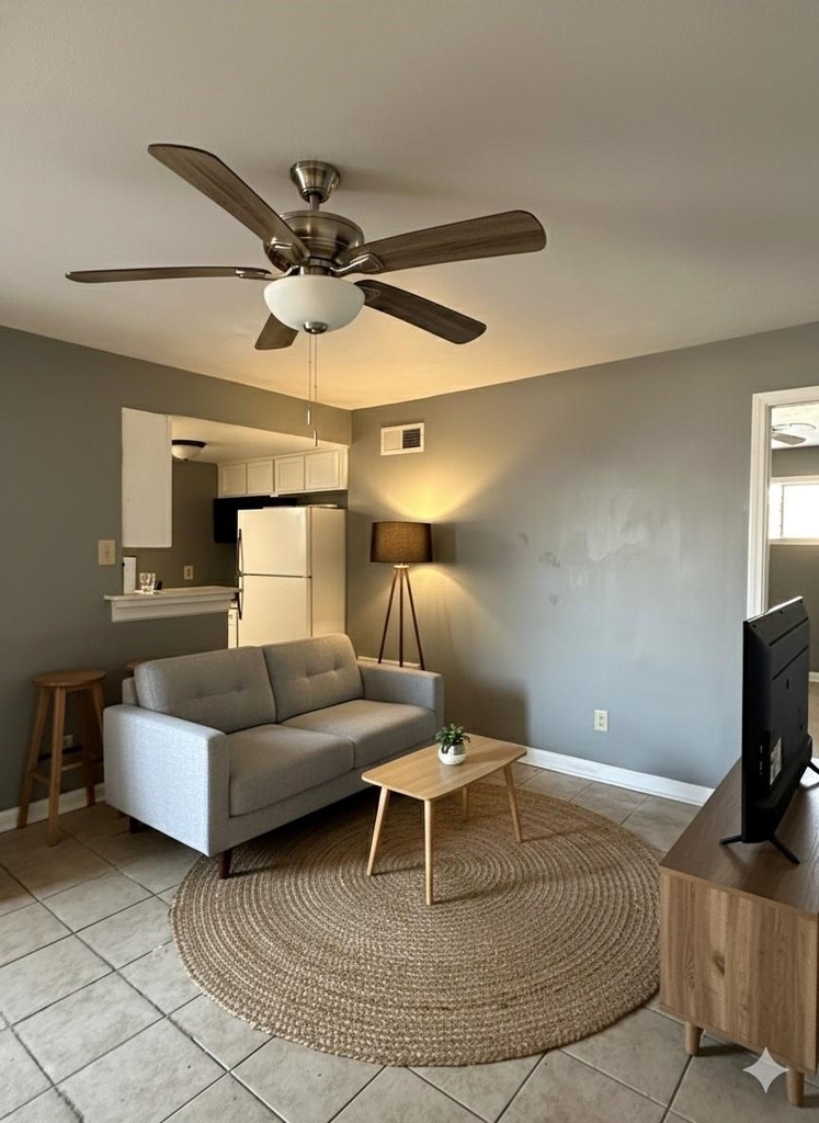 516 Holiday Drive - Photo 0