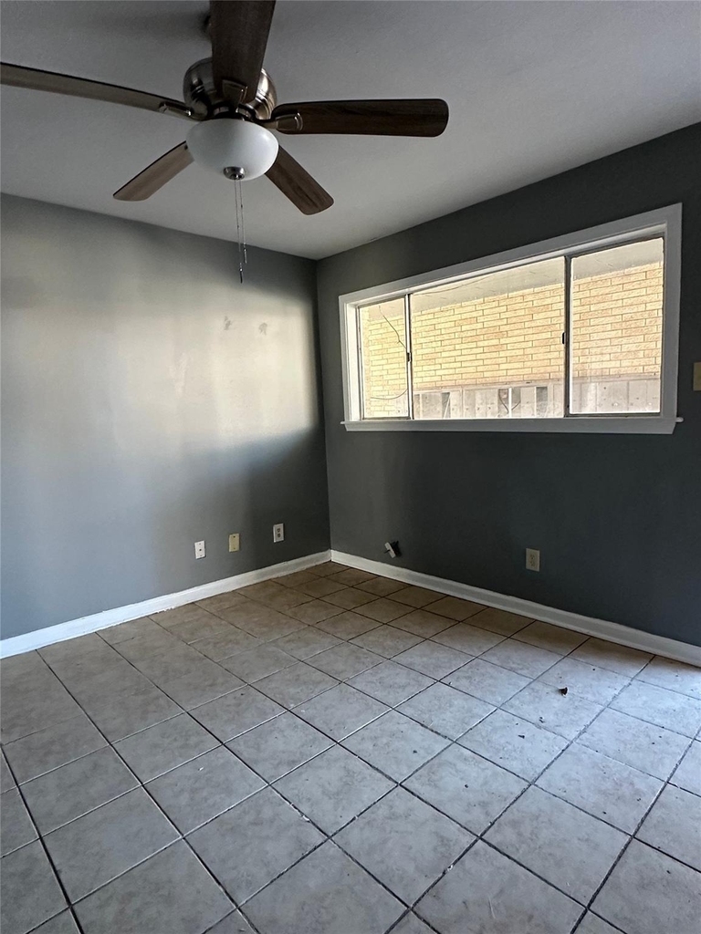 516 Holiday Drive - Photo 4