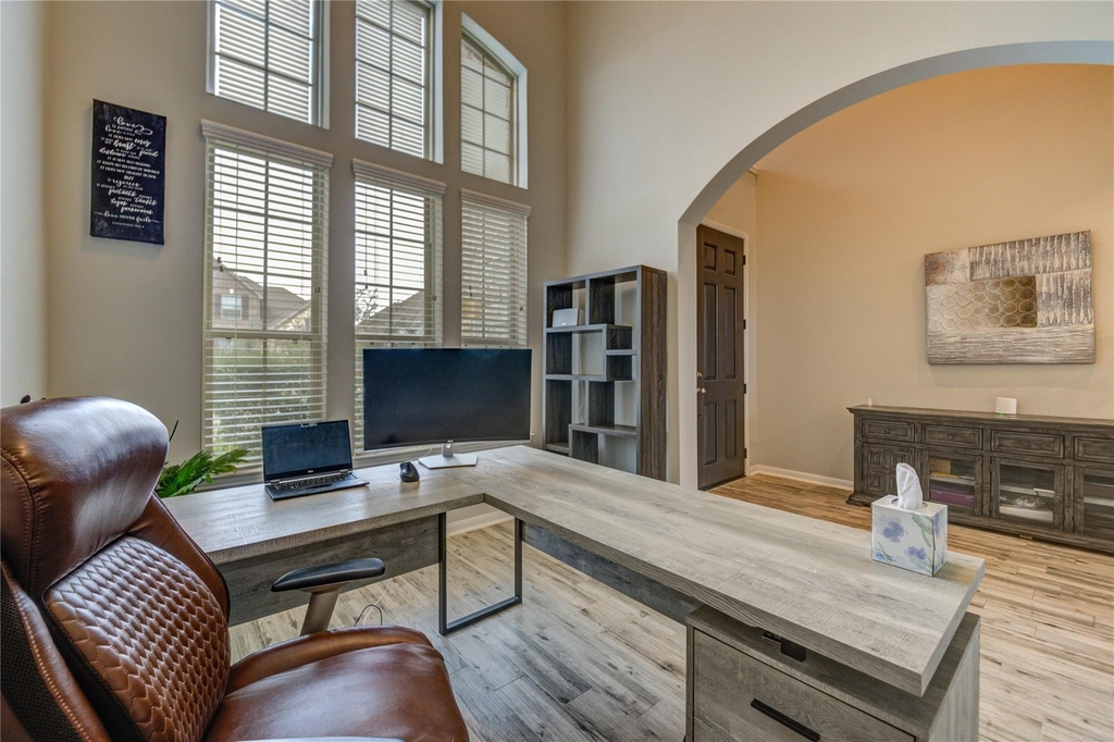 2727 Camellia Avenue - Photo 6