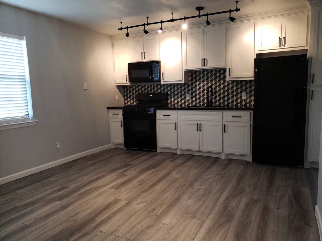 1503 Ryon Street - Photo 1