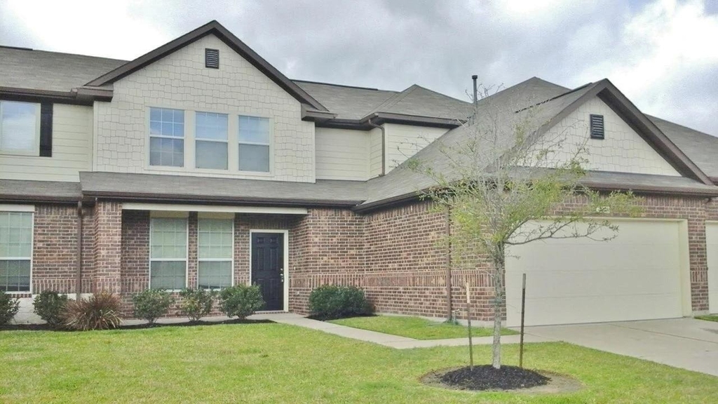 9711 Floria Court - Photo 0