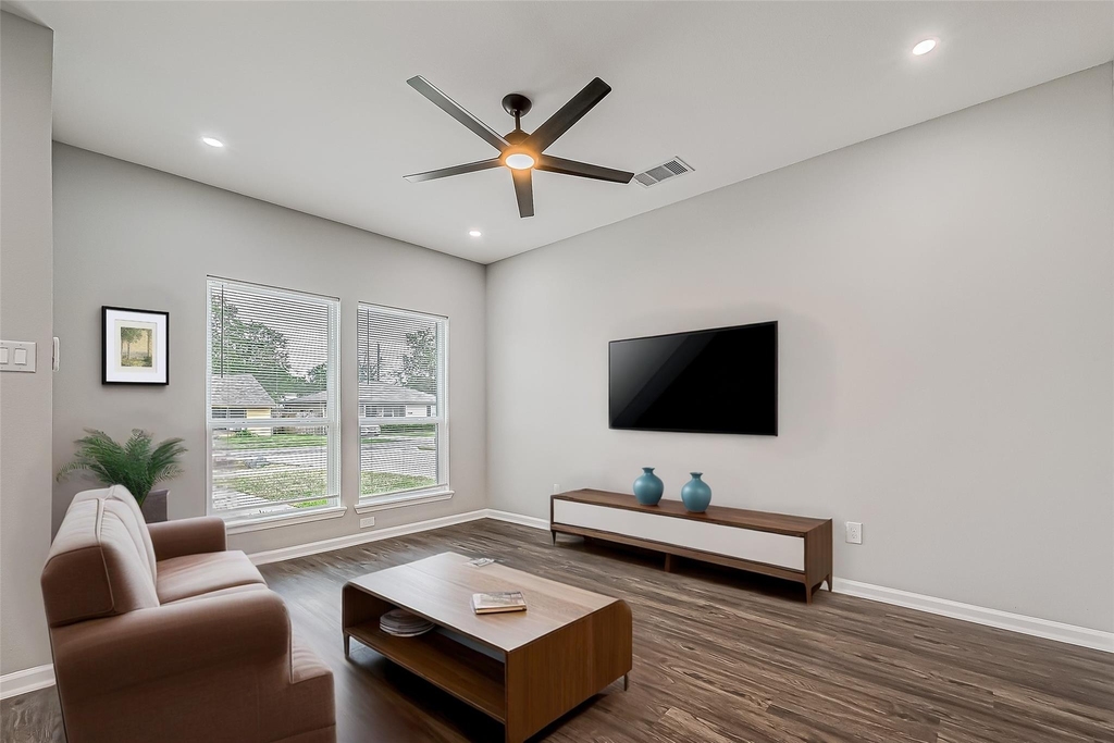 7234 Saint Augustine Street - Photo 2