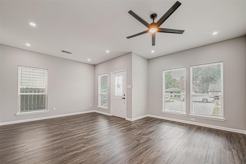 7234 Saint Augustine Street - Photo 3