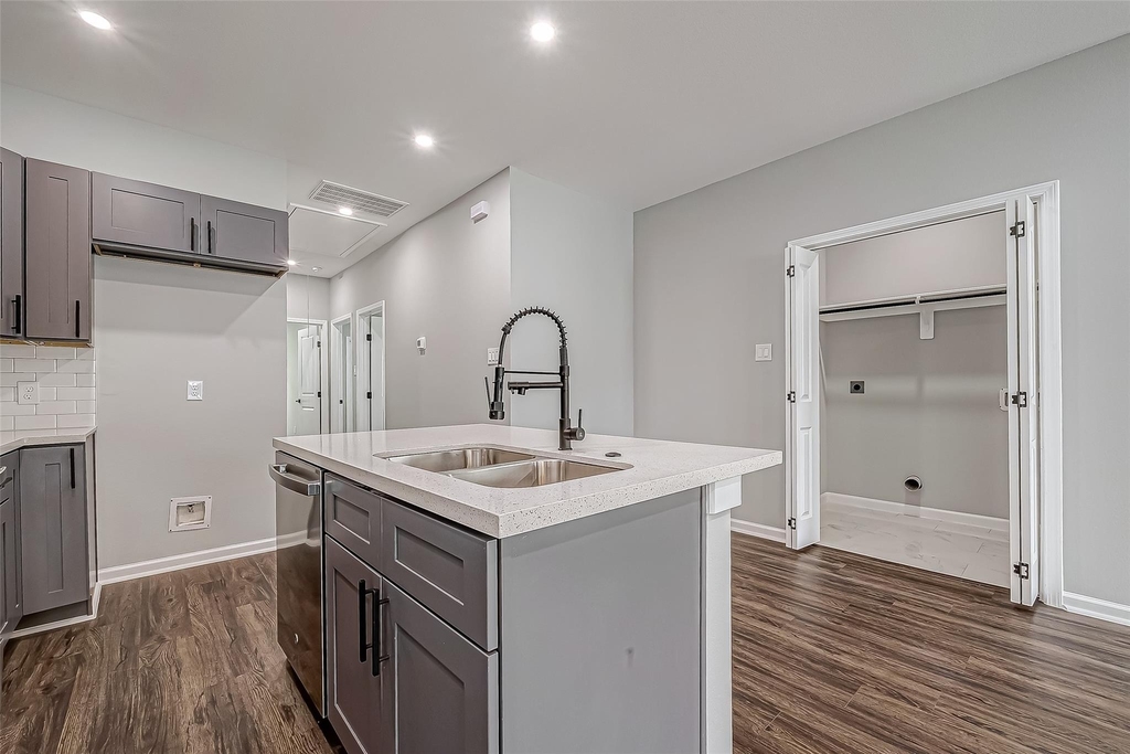 7234 Saint Augustine Street - Photo 11