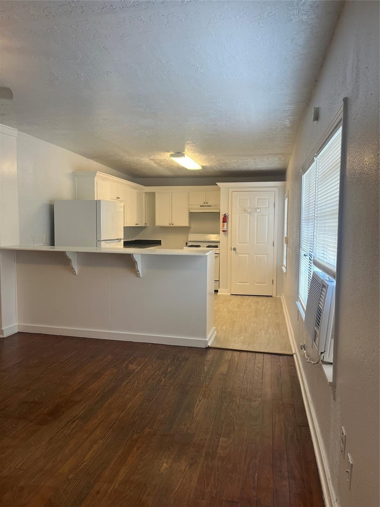 5537 Bataan Road - Photo 11
