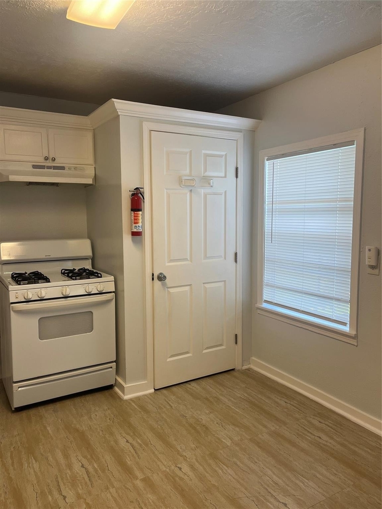 5537 Bataan Road - Photo 4