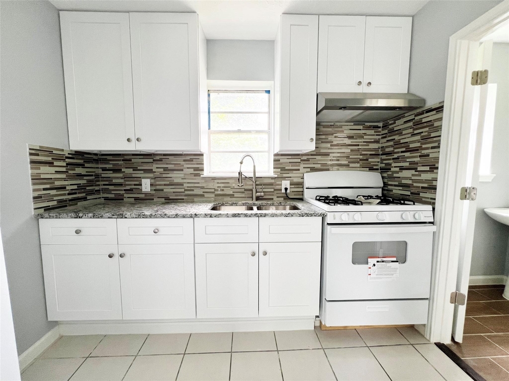 103 Cosmos Street - Photo 3