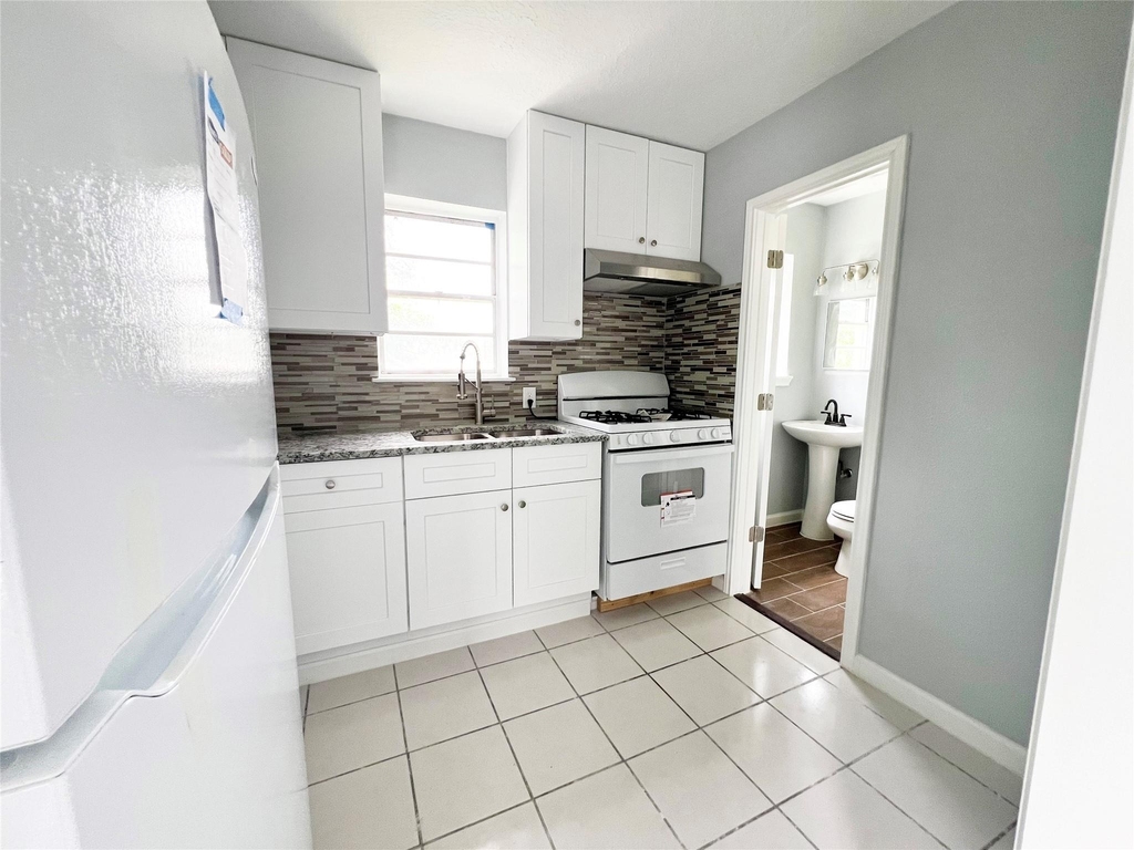 103 Cosmos Street - Photo 2