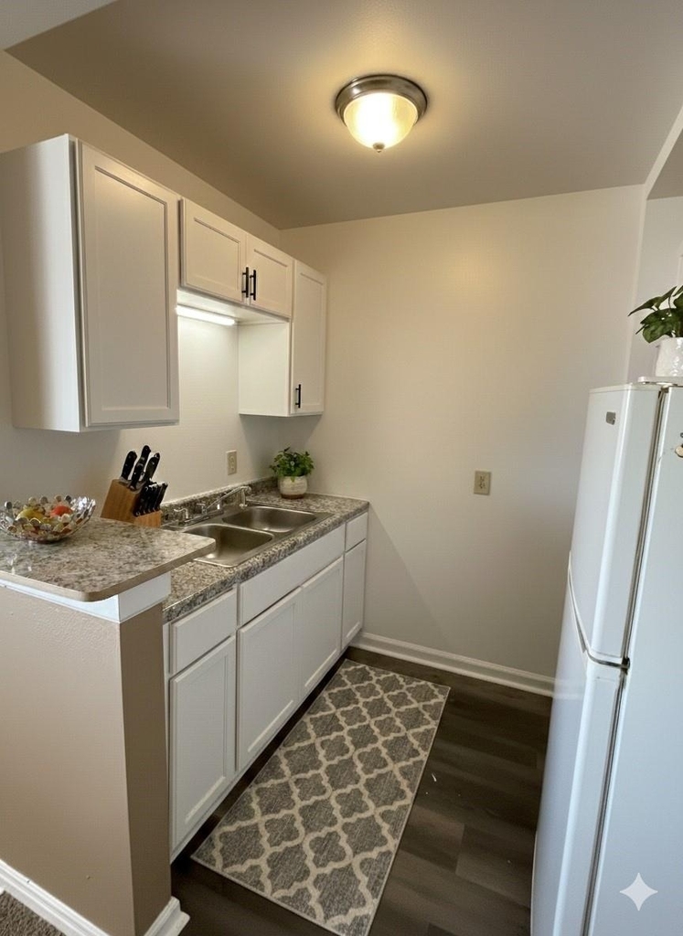 516 Holiday Drive - Photo 1