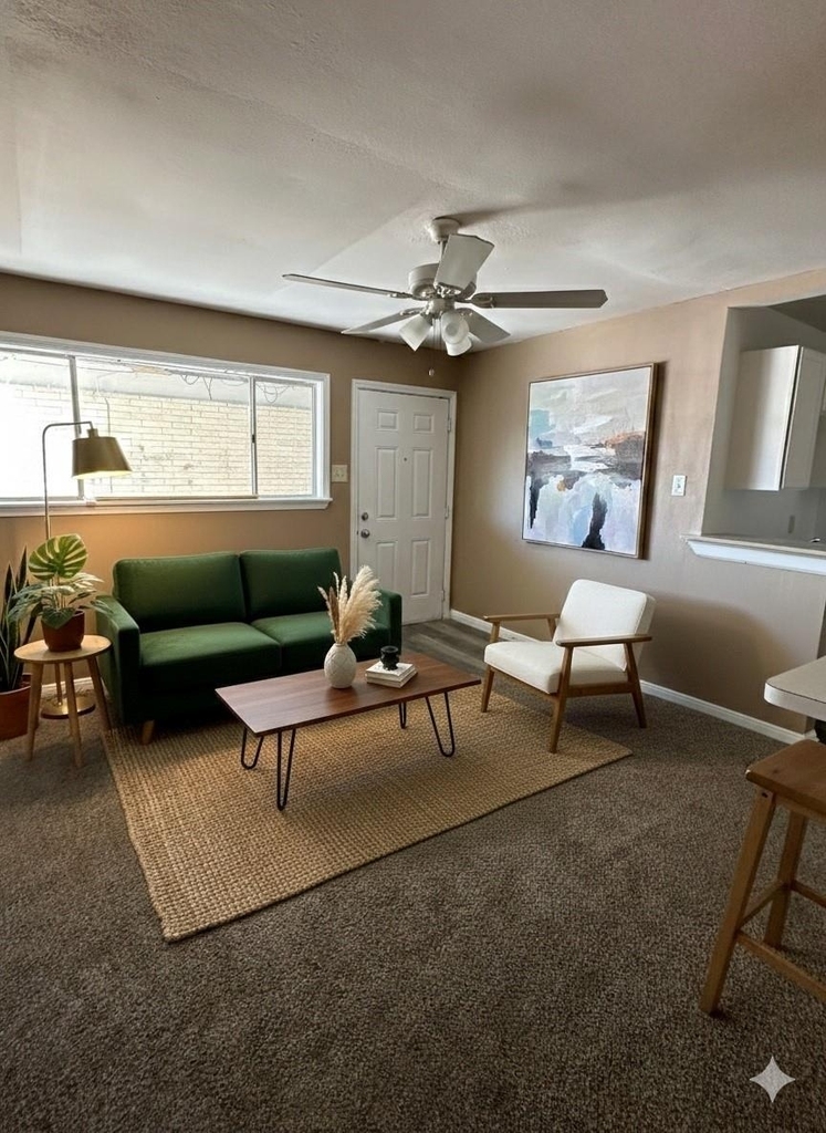 516 Holiday Drive - Photo 0
