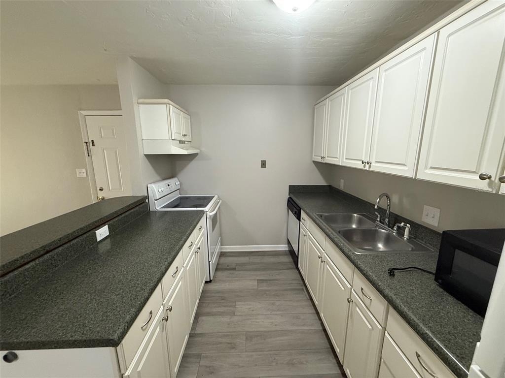 1035 Sw 9th Street - Photo 3