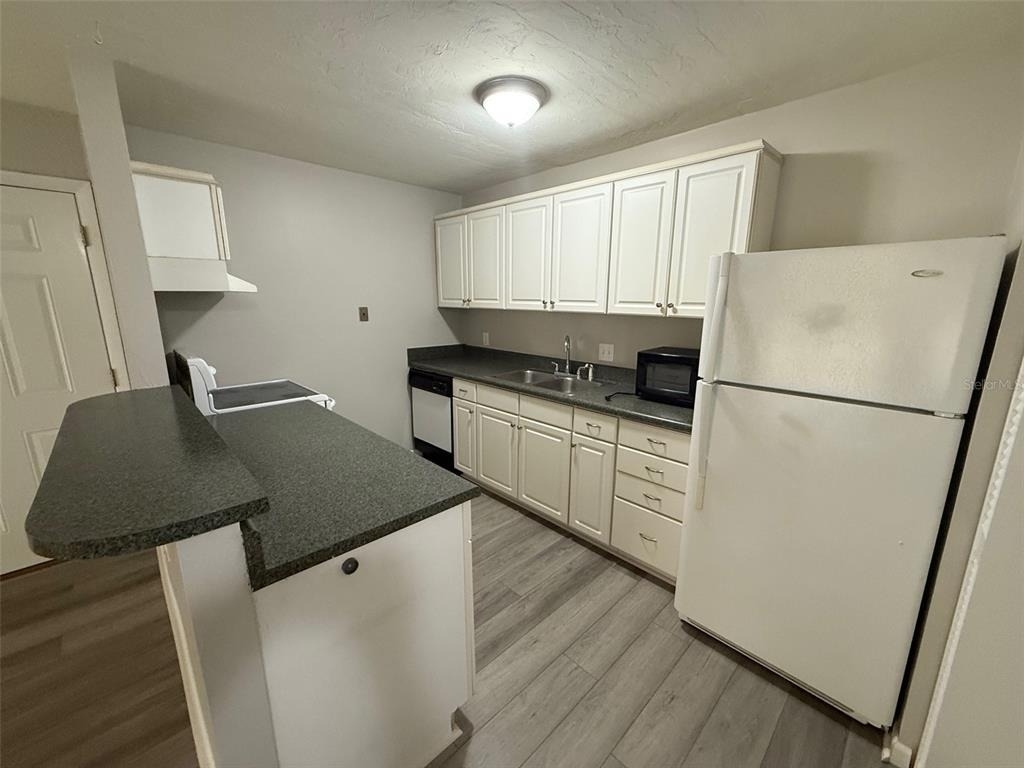 1035 Sw 9th Street - Photo 4