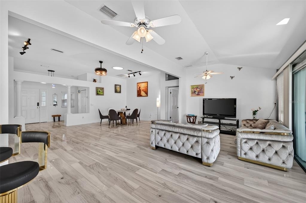 411 Del Mar Drive - Photo 4