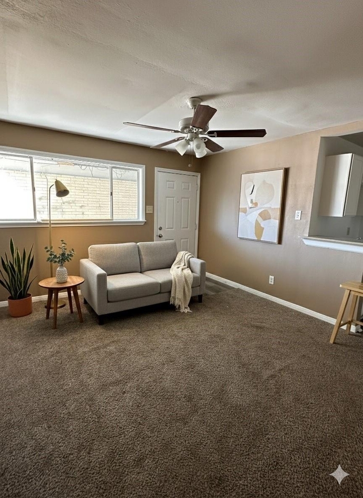 516 Holiday Drive - Photo 0