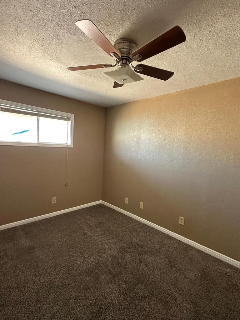 516 Holiday Drive - Photo 6