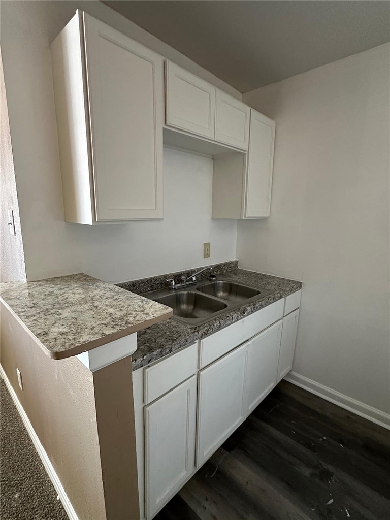 516 Holiday Drive - Photo 11