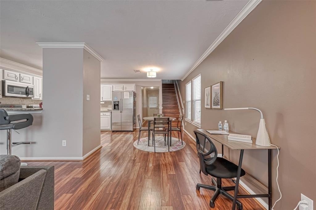 1204 Andrews Street - Photo 3