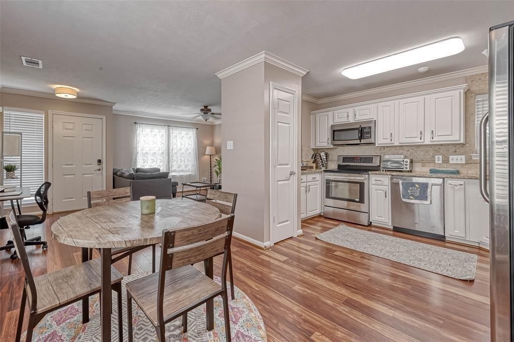 1204 Andrews Street - Photo 2
