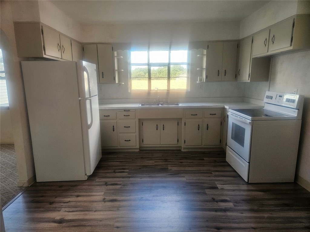 2448 Mill St - Photo 4