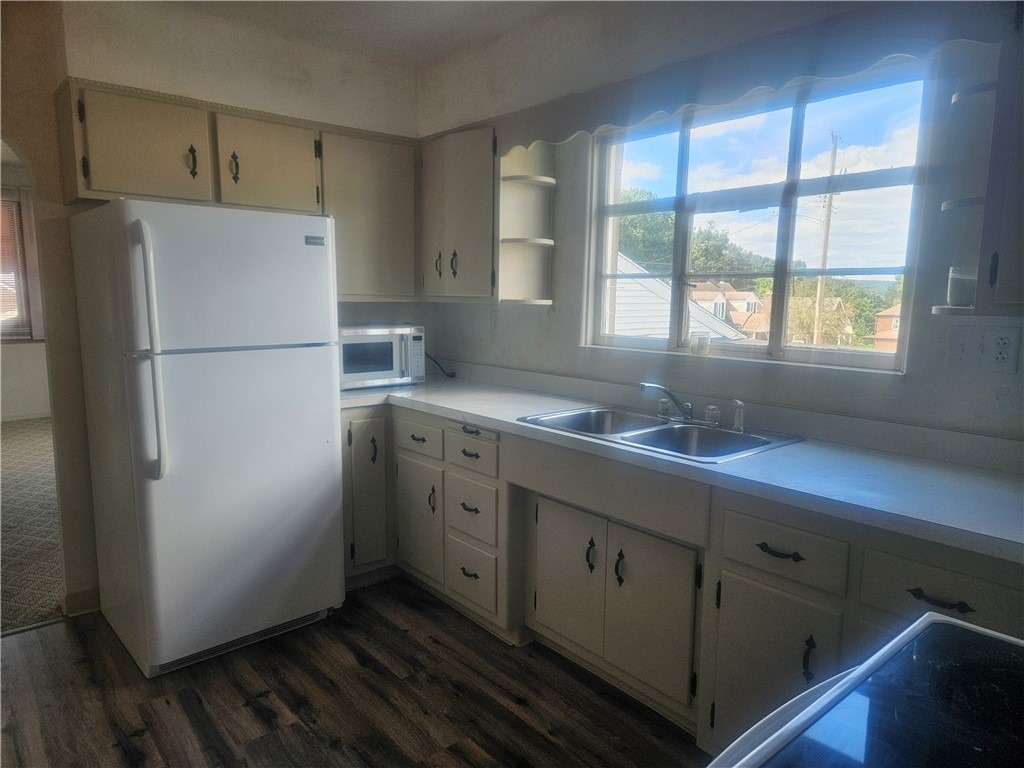 2448 Mill St - Photo 2