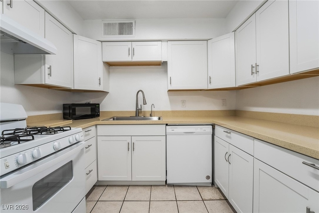 4302 Lynnann Drive - Photo 9