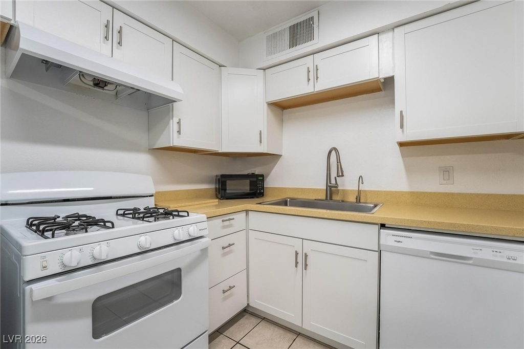 4302 Lynnann Drive - Photo 10