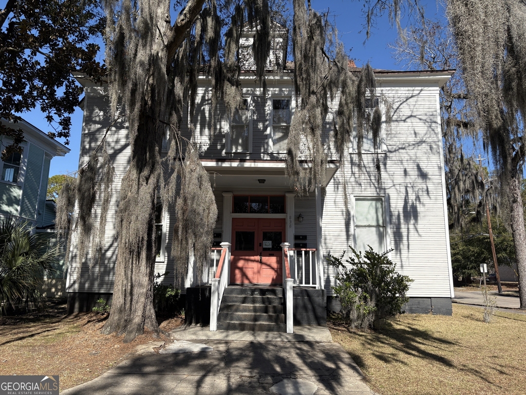 836 E Henry Street - Photo 1