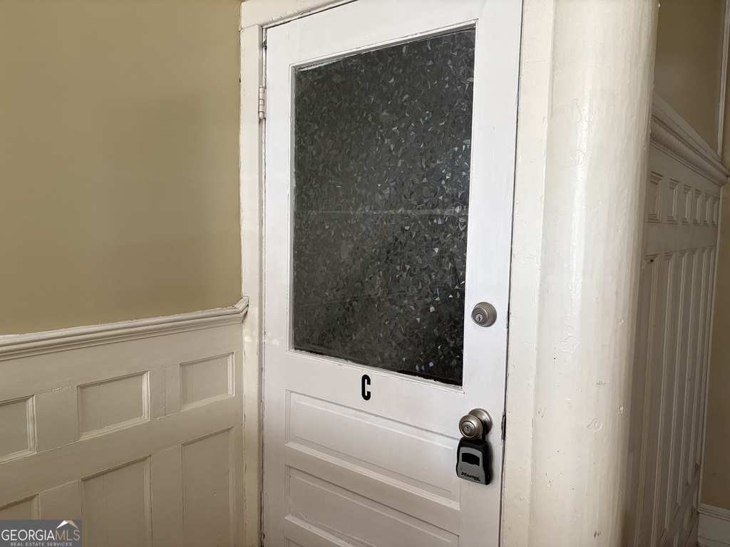 836 E Henry Street - Photo 2