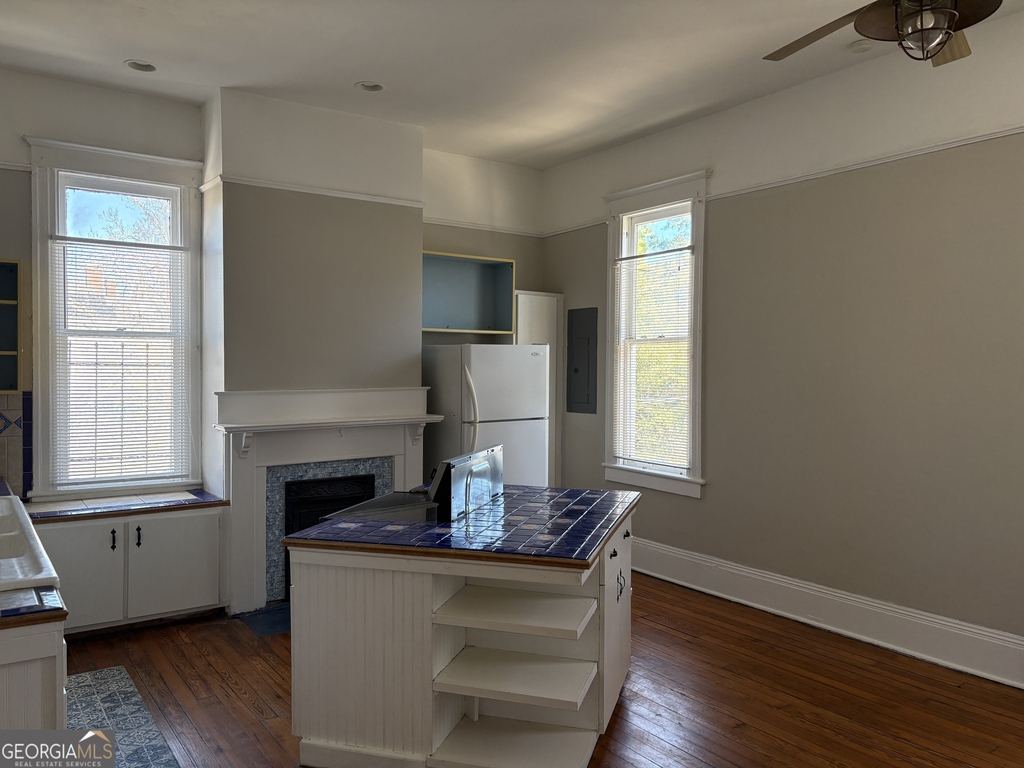 836 E Henry Street - Photo 5