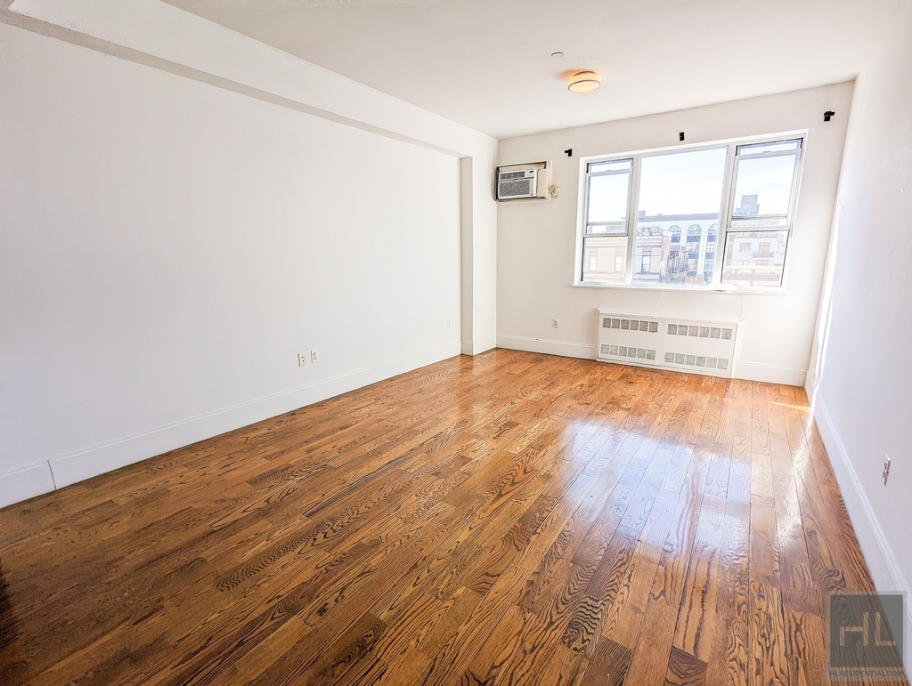 1143 Dekalb Avenue - Photo 1