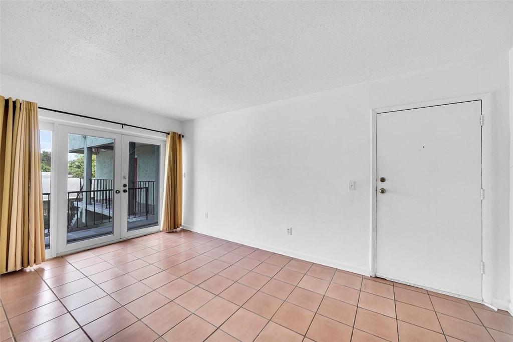 1005 Sw 15th Avenue - Photo 5