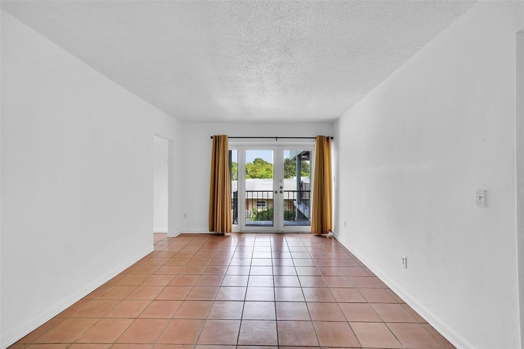 1005 Sw 15th Avenue - Photo 9