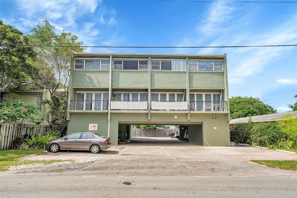 1005 Sw 15th Avenue - Photo 1